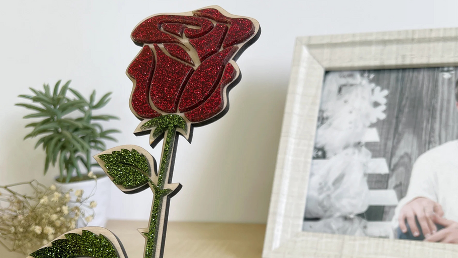 La tradición de Sant Jordi: ¿Por qué se regalan rosas y libros?