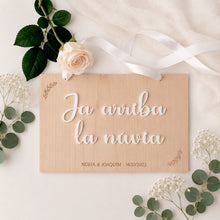 Cargar imagen en el visor de la galería, Cartel AQUÍ LLEGA LA NOVIA. Varios textos a elegir