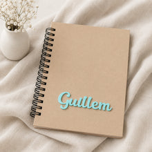 Cargar imagen en el visor de la galería, PACK REGALO Lápiz, libreta y colores con nombre en relieve color