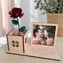 Cargar imagen en el visor de la galería, Marco de fotos con dedicatoria personalizada y rosa forjada