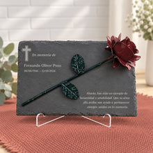 Cargar imagen en el visor de la galería, Pizarra conmemorativa para fallecidos con rosa forjada - Modelo CRUZ
