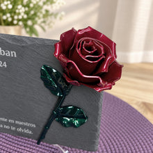 Cargar imagen en el visor de la galería, Pizarra conmemorativa con FOTO y rosa forjada