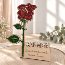 Cargar imagen en el visor de la galería, Rosa de madera y metacrilato glitter