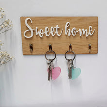 Cargar imagen en el visor de la galería, Cuelga llaves de madera &quot;Sweet home relieve&quot;