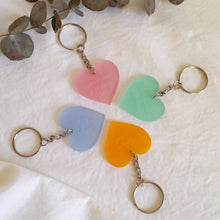 Cargar imagen en el visor de la galería, Llavero Corazón color