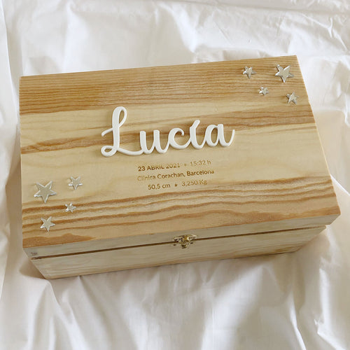 Caja de recuerdos nombre en relieve