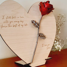 Cargar imagen en el visor de la galería, Corazón con rosa forjada, madera clara