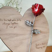 Cargar imagen en el visor de la galería, Corazón con rosa forjada, madera oscura