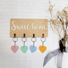 Cargar imagen en el visor de la galería, Cuelga llaves de madera &quot;Sweet home relieve&quot;