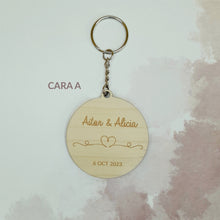 Cargar imagen en el visor de la galería, Llavero modelo LOVE