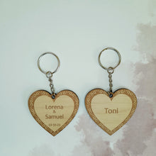 Cargar imagen en el visor de la galería, Llavero modelo CORAZÓN BODA