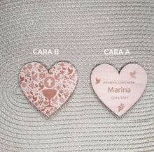 Cargar imagen en el visor de la galería, Recordatorio / Marcasitio modelo CORAZÓN COMUNIÓN