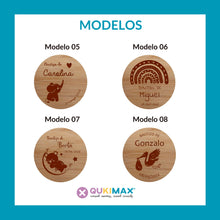 Cargar imagen en el visor de la galería, Vela con tapa de bambú y grabado personalizado