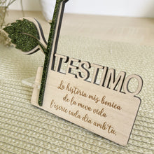 Cargar imagen en el visor de la galería, Rosa de madera y metacrilato glitter
