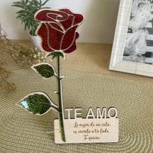 Cargar imagen en el visor de la galería, Rosa de madera y metacrilato glitter